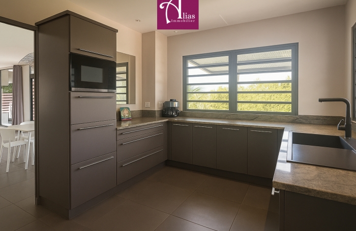 A VENDRE - Maison d&rsquo;architecte de caract&egrave;re + bungalow ind&eacute;pendant   &agrave; DUGAZON - LES ABYMES