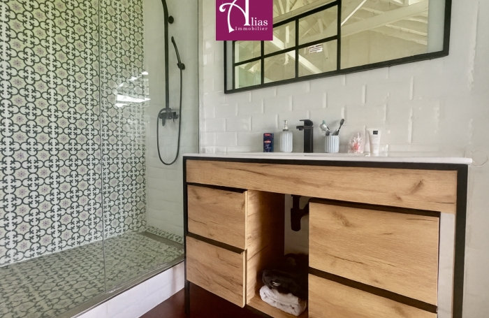 A VENDRE - Maison d&rsquo;architecte de caract&egrave;re + bungalow ind&eacute;pendant   &agrave; DUGAZON - LES ABYMES