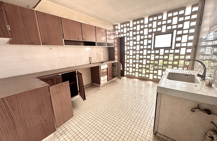 A VENDRE T5 DUPLEX de 98 m2 &agrave; RENOVER - Tour Anquetil 4 - LES ABYMES