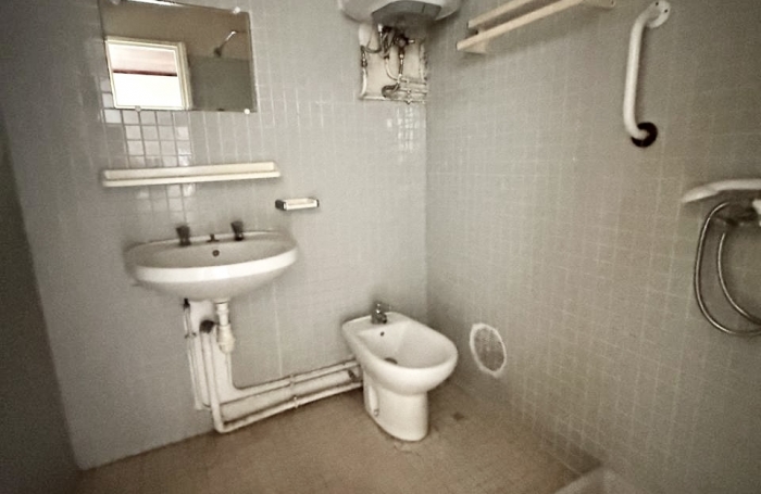 A VENDRE T5 DUPLEX de 98 m2 &agrave; RENOVER - Tour Anquetil 4 - LES ABYMES