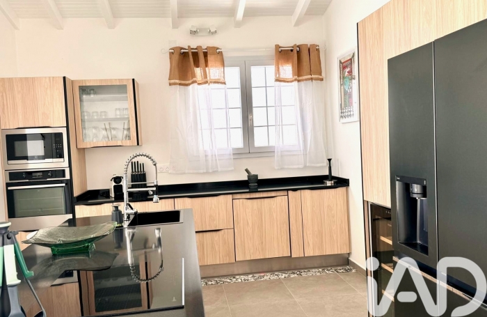 Vente Divers 134m&sup2; 5 pièces Bouillante