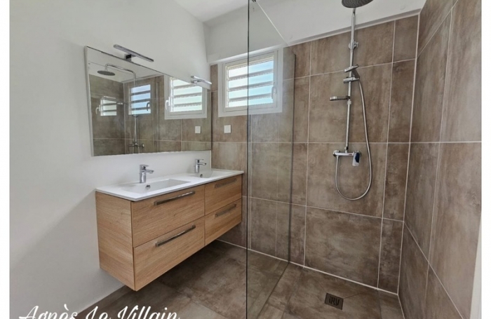 Vente Maison 79m&sup2; 4 pièces Bouillante