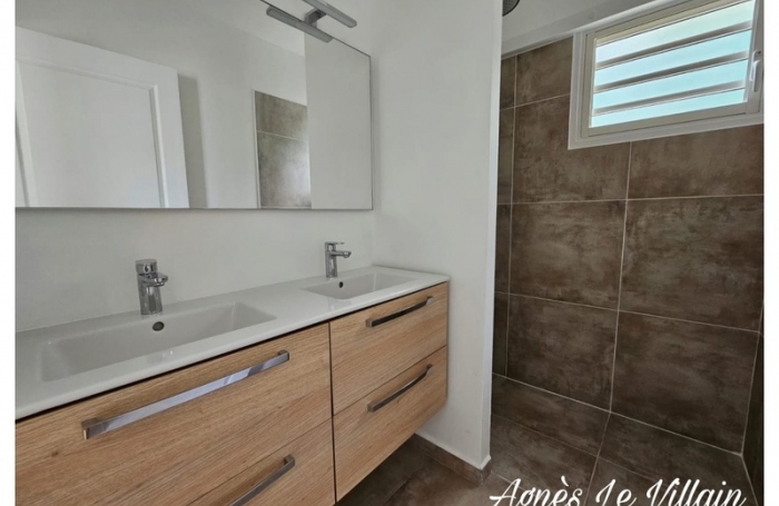 Vente Maison 79m&sup2; 4 pièces Bouillante