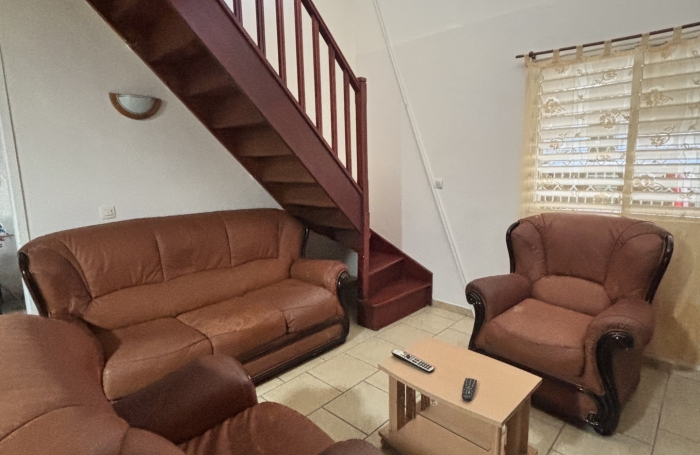 Charmante maison T3 duplex meubl&eacute; aux Abymes !