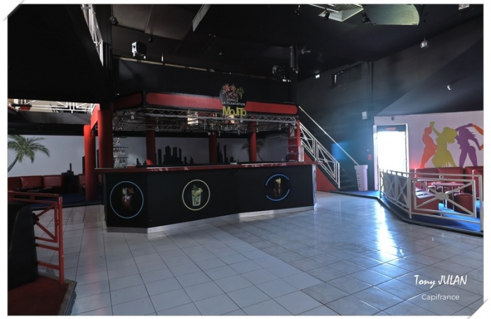 Vente Divers 723m&sup2; 5 pièces Gourbeyre