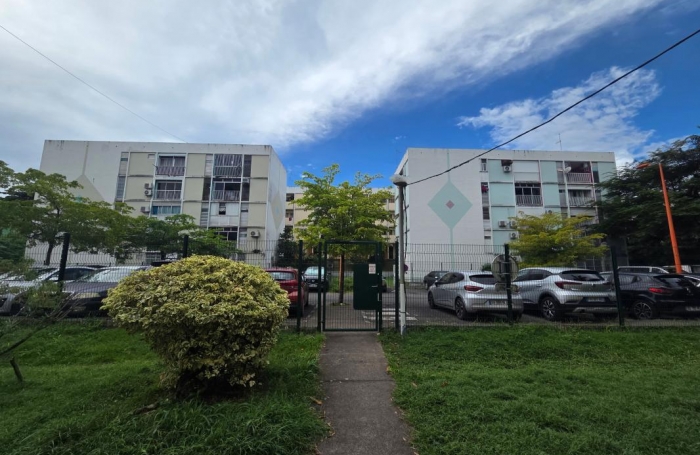 Vente Appartement 49m&sup2; 2 pièces Les Abymes