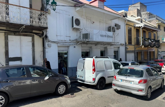 Location Local commercial 97100