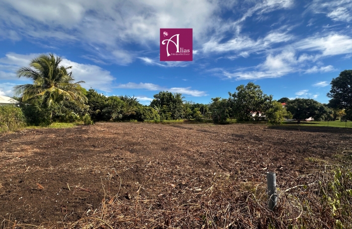 Terrain plat de 788 m2 - secteur DUBEDOU -  SAINT-FRANCOIS - PROJET DE CONSTRUCTION