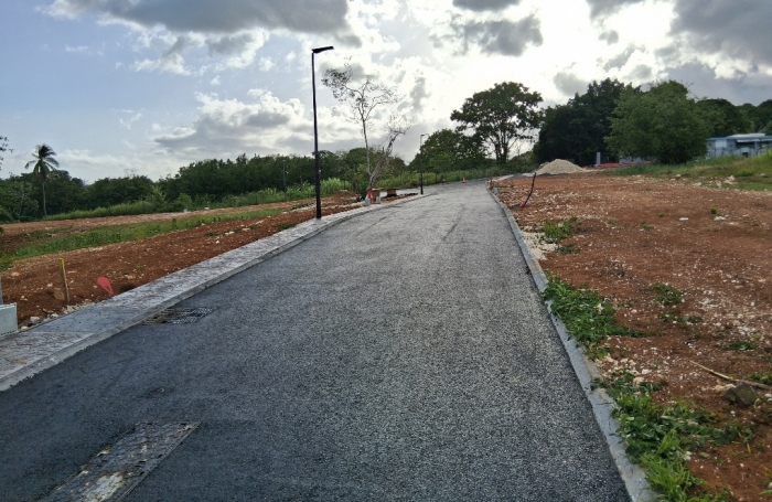 - BAIE-MAHAULT   lotissement r&eacute;sidentiel de 12 parcelles, &laquo; Les Jardins de Tivoli &raquo;,