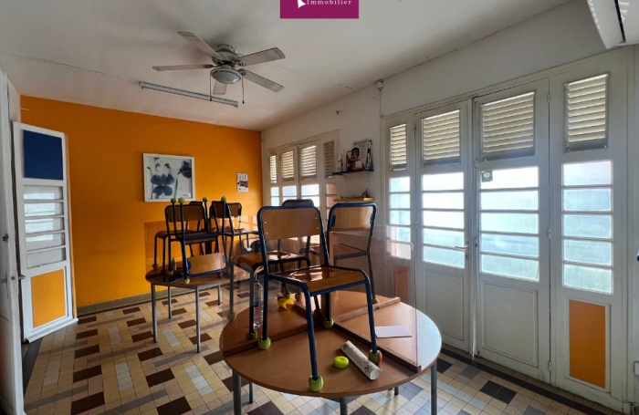 &Agrave; Vendre - Immeuble &agrave; usage mixte, Proche Tribunal - Pointe-&agrave;-Pitre