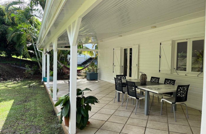 Trois-Rivi&egrave;res , dans un lotissement calme avec vue sur Les Saintes, Villa T5 avec terrasse