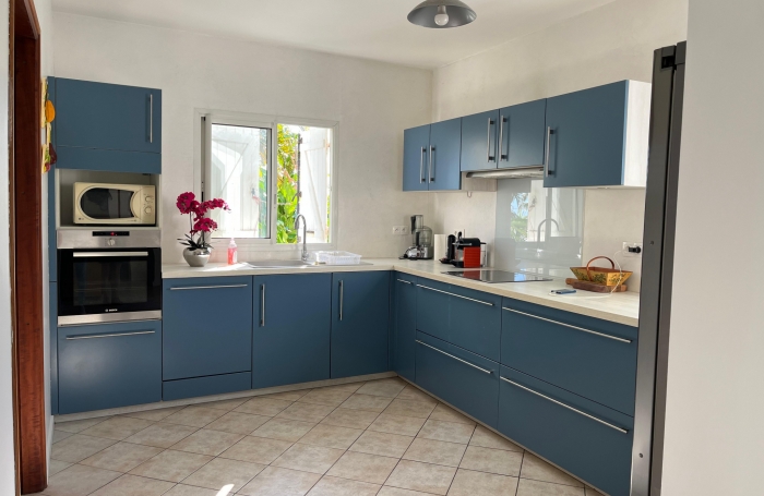 Trois-Rivi&egrave;res , dans un lotissement calme avec vue sur Les Saintes, Villa T5 avec terrasse