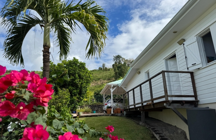 Trois-Rivi&egrave;res , dans un lotissement calme avec vue sur Les Saintes, Villa T5 avec terrasse