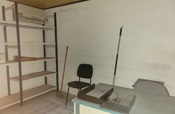 BAILLIF, local professionnel/commercial 350m2