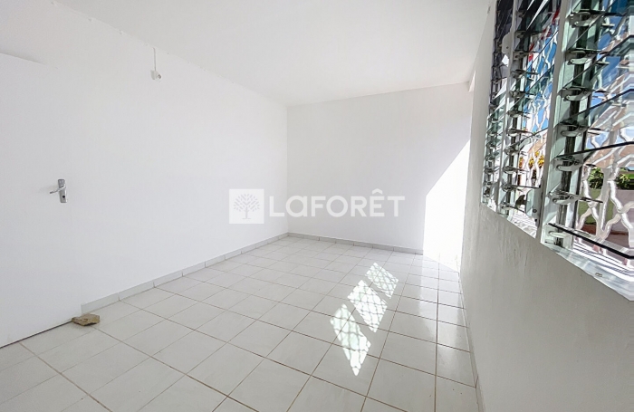 Location Appartement 85m&sup2; 4 pi&egrave;ces Sainte Rose