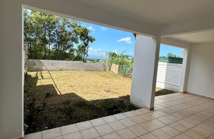 Magnifique T3 meubl&eacute; avec jardin et box privatifs