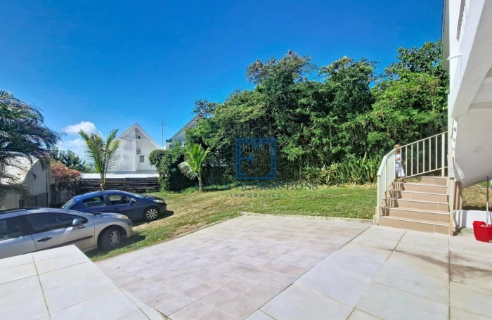 Vente Maison 174m&sup2; 7 pièces Gosier