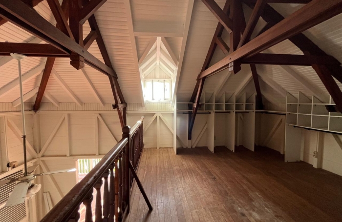 SAINT-CLAUDE-Villa T4 avec jardin, terrasse vue mer et studio ind&eacute;pendant + double garage