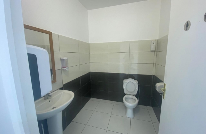 Grand local commercial r&eacute;nov&eacute;