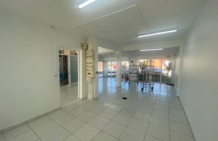 Grand local commercial r&eacute;nov&eacute;