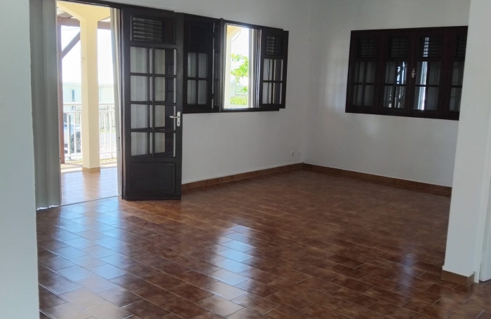 Grand maison non meubl&eacute; T4 de plain pied &agrave; louer &agrave; Petit Havre avec jardin clos et belle vue sur mer.