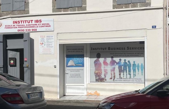 Location Local commercial 97100