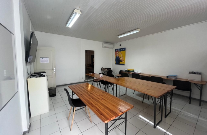 CENTRE-VILLE DE BASSE-TERRE   LOCAL COMMERCIAL OU PROFESSIONNEL    ACCESSIBLE PMR