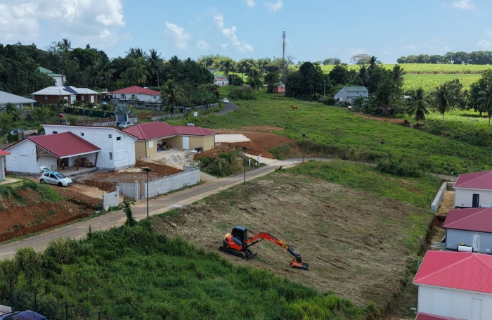 LAMENTIN  TERRAIN 504 M2 VUE MONTAGNE