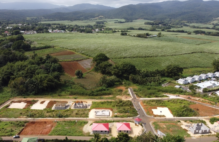 LAMENTIN  TERRAIN 533 M2 VUE MONTAGNE