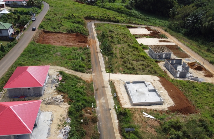 LAMENTIN  TERRAIN 533 M2 VUE MONTAGNE