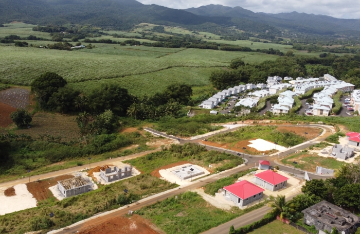 LAMENTIN  TERRAIN 533 M2 VUE MONTAGNE