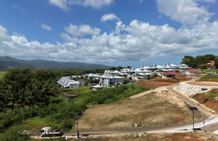 LAMENTIN  TERRAIN 504 M2 VUE MONTAGNE