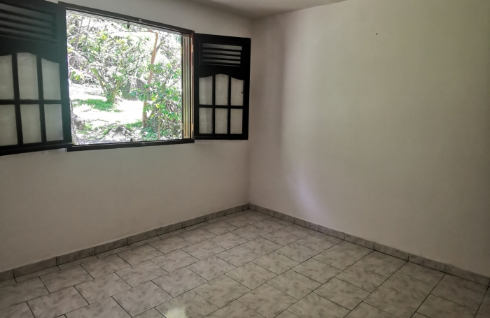 POINTE NOIRE -  Appartement bas de villa T4- Vue mer