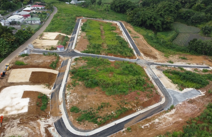 LAMENTIN  TERRAIN 582 M2 VUE MONTAGNE