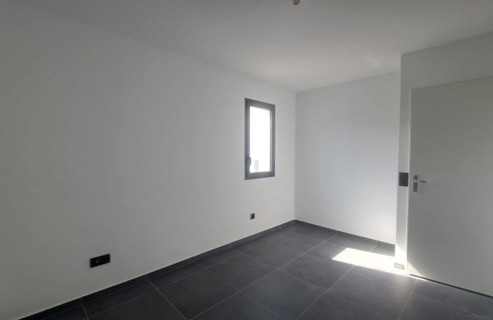 T3 neuf avec vue mer   balcon et 2 parkings   location non meubl&eacute;e