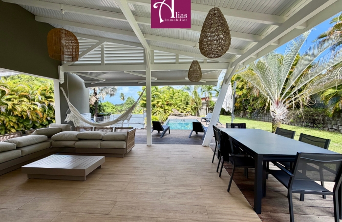 A LOUER VILLA F4 MODERNE - ENTR JARDIN ET PISCINE INCLUS - DUMONTER BAIE-MAHAULT