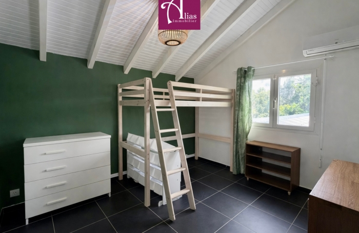 A LOUER VILLA F4 MODERNE - ENTR JARDIN ET PISCINE INCLUS - DUMONTER BAIE-MAHAULT