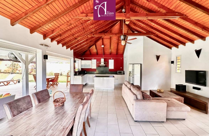 A LOUER VILLA F4 MEUBLEE ENTR PISCINE ET JARDIN INCLUS &agrave; SAINT-ALBAN