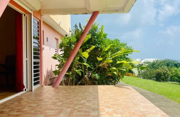 BEL ET SPACIEUX BAS DE VILLA F2 - COIN CALME