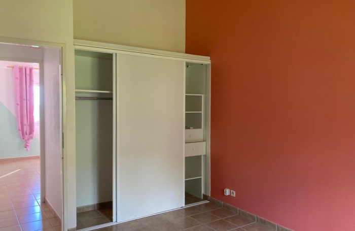 T4 DUPLEX R&Eacute;NOV&Eacute;   R&eacute;sidence avec Piscine, jardinet privatif et vue exceptionnelle sur les Saintes