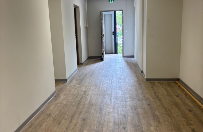 LOCAL COMMERCIAL IDEALEMENT SITUE