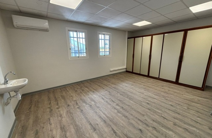 LOCAL COMMERCIAL IDEALEMENT SITUE