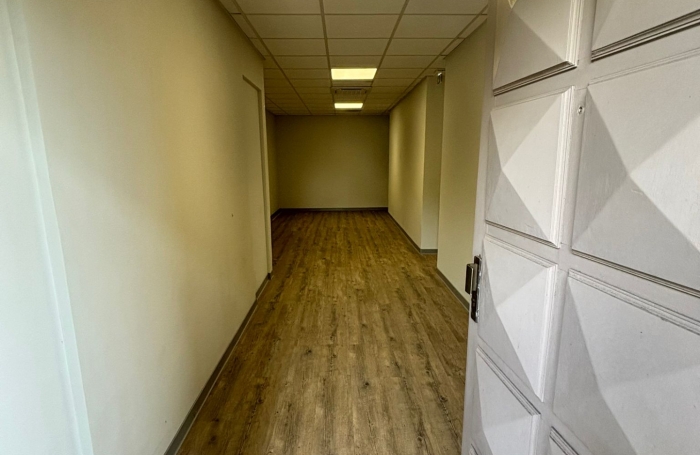 LOCAL COMMERCIAL IDEALEMENT SITUE