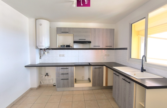 A louer Appartement T4 Duplex vue mer dans une r&eacute;sidence s&eacute;curis&eacute;e avec piscine   -  Petit-Bourg