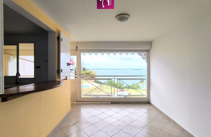 A louer Appartement T4 Duplex vue mer dans une r&eacute;sidence s&eacute;curis&eacute;e avec piscine   -  Petit-Bourg