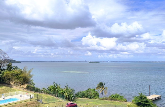 A louer Appartement T4 Duplex vue mer dans une r&eacute;sidence s&eacute;curis&eacute;e avec piscine   -  Petit-Bourg