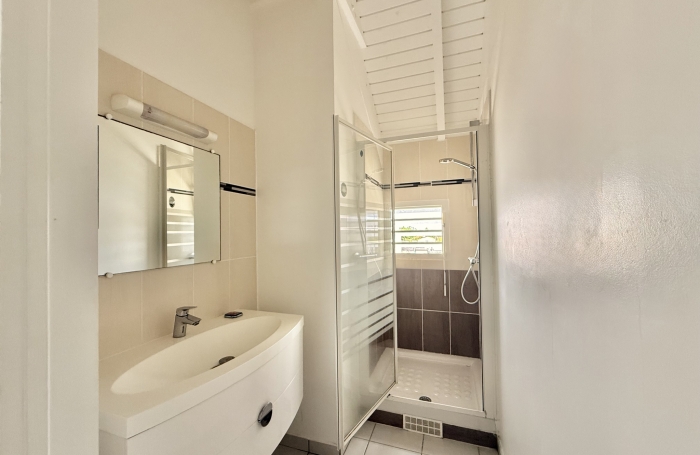 LOCATION GRAND T2 MEUBL&Eacute; BOURG SAINT FRANCOIS PARKING