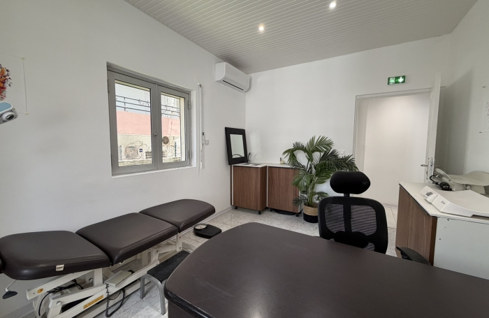 &Agrave; louer - salle de consultation 12,57 m2   Cabinet m&eacute;dical &agrave; Pointe-&agrave;-Pitre   Proche boulevard L&eacute;gitimus