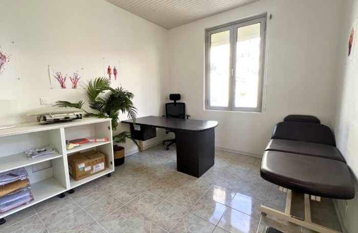&Agrave; louer - salle de consultation 12,57 m2   Cabinet m&eacute;dical &agrave; Pointe-&agrave;-Pitre   Proche boulevard L&eacute;gitimus