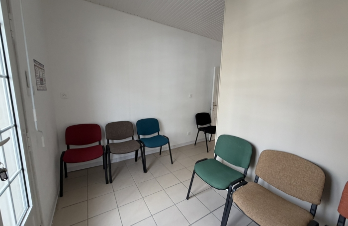 &Agrave; louer - salle de consultation 12,57 m2   Cabinet m&eacute;dical &agrave; Pointe-&agrave;-Pitre   Proche boulevard L&eacute;gitimus